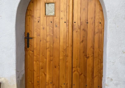 rustikale Bogentür
