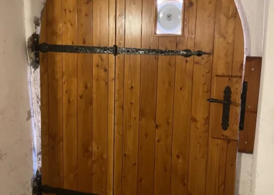 rustikale Bogentür Innenseite